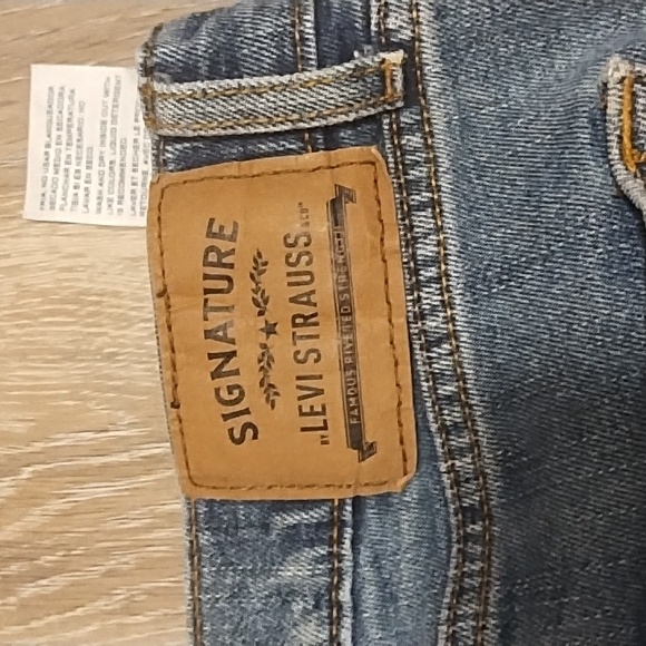 Levi's signature famous riveted strength regular traditional. Size 34/30 - Picture 5 of 5